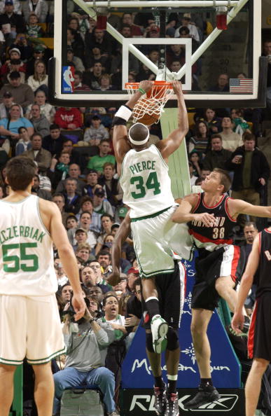 自意甲首秀以来代表同一球队参与超过100球，莱奥是同期第4人（莱奥自意甲首秀至今为同队参与进球破百，排名同期第4）