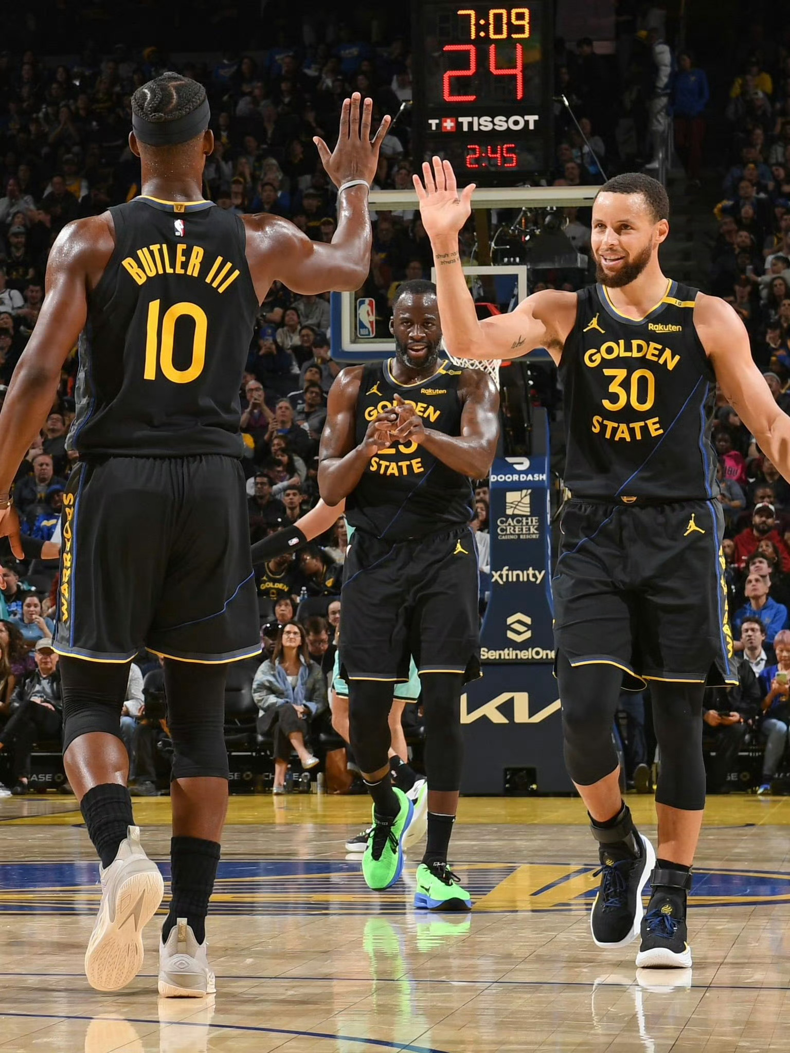 瓜迪奥拉：斯通斯将缺席本轮欧冠，阿隆索知道怎么挽回局势（瓜帅：斯通斯无缘本轮欧冠，阿隆索有办法扭转战局）