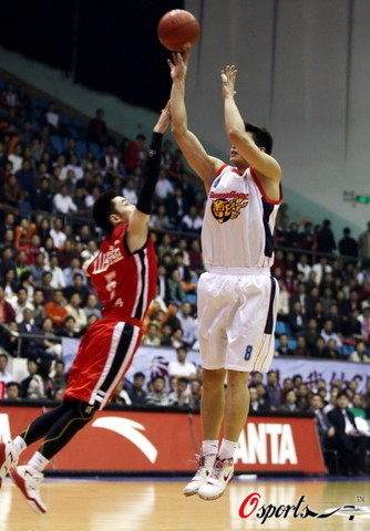 利物浦欧冠客场取分战平马竞（欧冠客场战平马竞，利物浦收获一分）