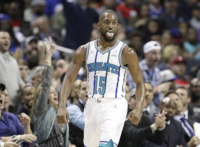 世体：卡萨多中场扫荡能力出色，他可解放德容的组织能力（世体：卡萨多中场拦截能力出众，可让德容更专注组织）