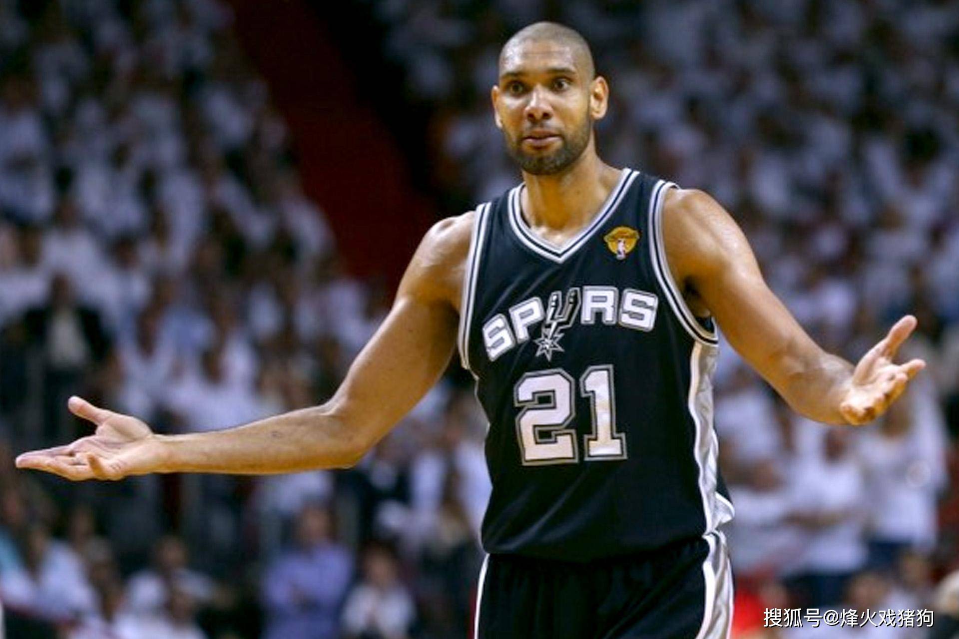 风中有朵雨做的云？曼城新赛季二客球衣曝光：灵感源自雨滴（曼城新赛季二客球衣亮相：从雨滴汲取灵感）