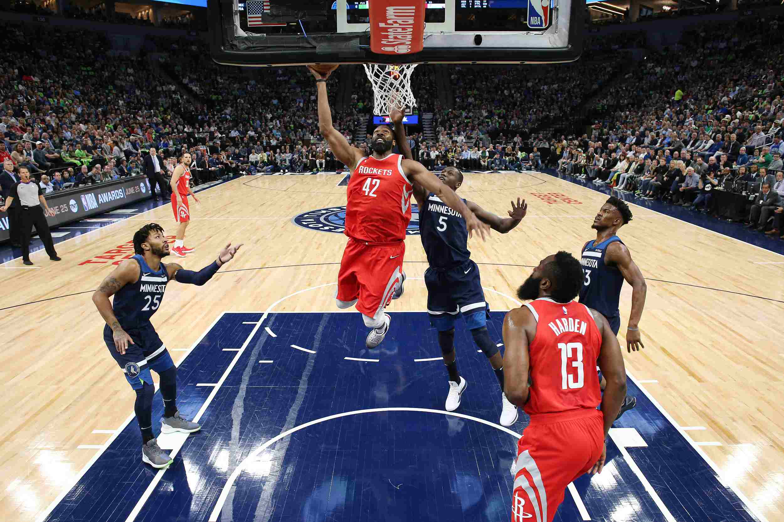 曼联希望对竞争对手进行双重打击阿莫林对红魔球星兴趣却无能为力（曼联谋双重打击竞争对手，阿莫林心仪红魔球星却无可奈何）