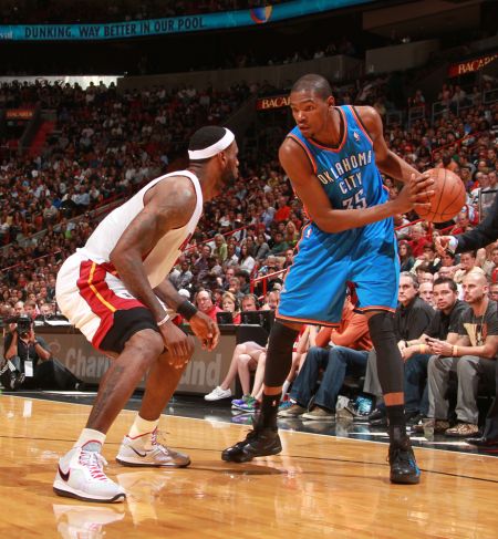 德甲前瞻：美因茨群龙无首，门兴专注联赛战线（德甲前瞻：美因茨缺少领袖，门兴全力主攻联赛）