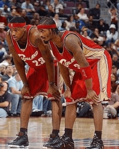 帕夫洛维奇盛赞米兰团队精神逆转取胜（帕夫洛维奇力赞米兰团队精神助球队逆转告捷）