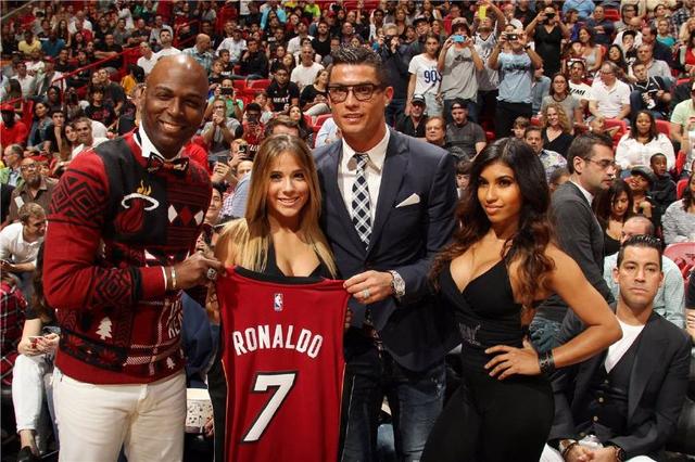 瑞士大名单：阿坎吉领衔，扎卡、科贝尔、恩多耶、R罗在列（瑞士公布大名单：阿坎吉领衔，扎卡、科贝尔、恩多耶与R罗入选）