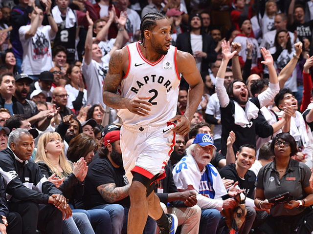 足球的残酷现实（足球世界的冷酷真相）